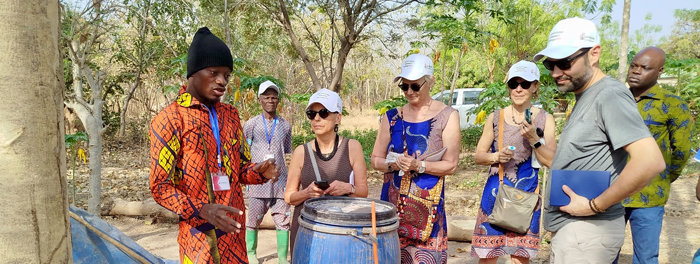 Une délégation de Jura Afrique en visite sur le terrain